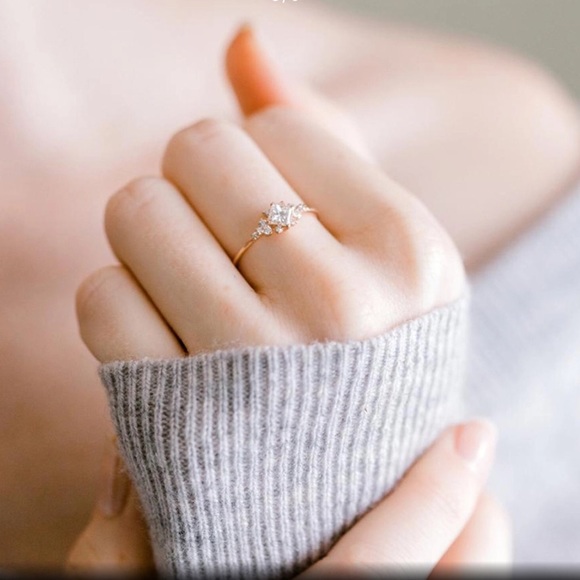 18K Gold Filled White Sapphire Lady’s Fashion Ring - Picture 6 of 6